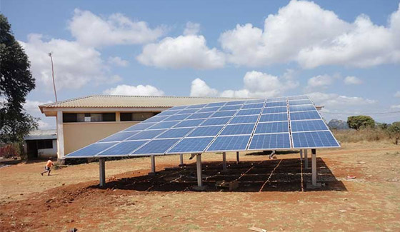 Restar 100KWp مشروع الطاقة الشمسية الأرضية خارج الشبكة في موزمبيق ، أغسطس 2012.